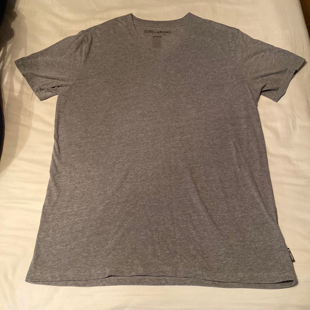 Billabong Grey V-Neck T-Shirt, Mens Size Medium